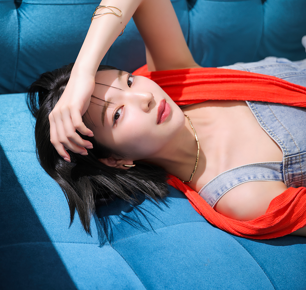 MODERN IN COLOR starring MEI TANAKA